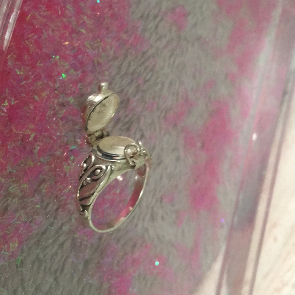 Ring - Picture 2 of 3